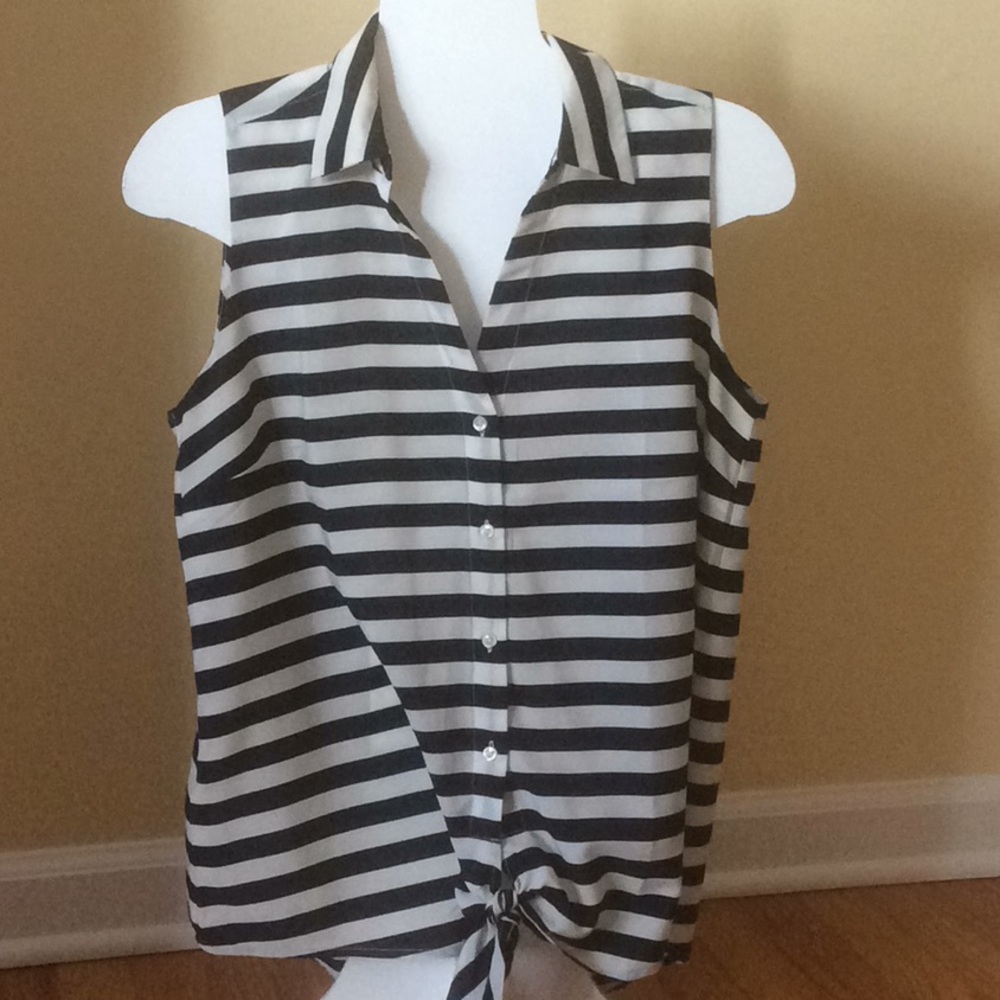 Black and white stripe top